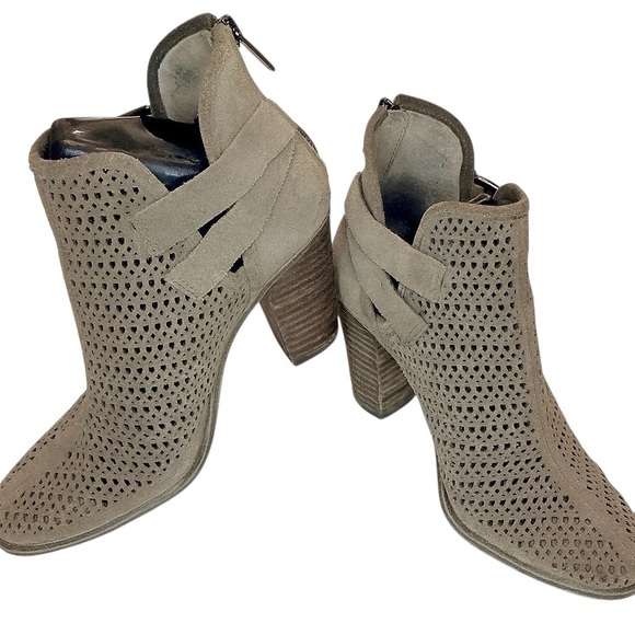 VINCE CAMUTO Palmina Perforated Suede Ankle Boots Booties Tan / Shady Grey Sz 6 - Picture 6 of 10